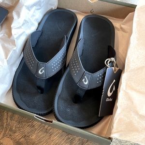 OluKai Ulele sandals, Men’s size 10, Black/Black, New in box.